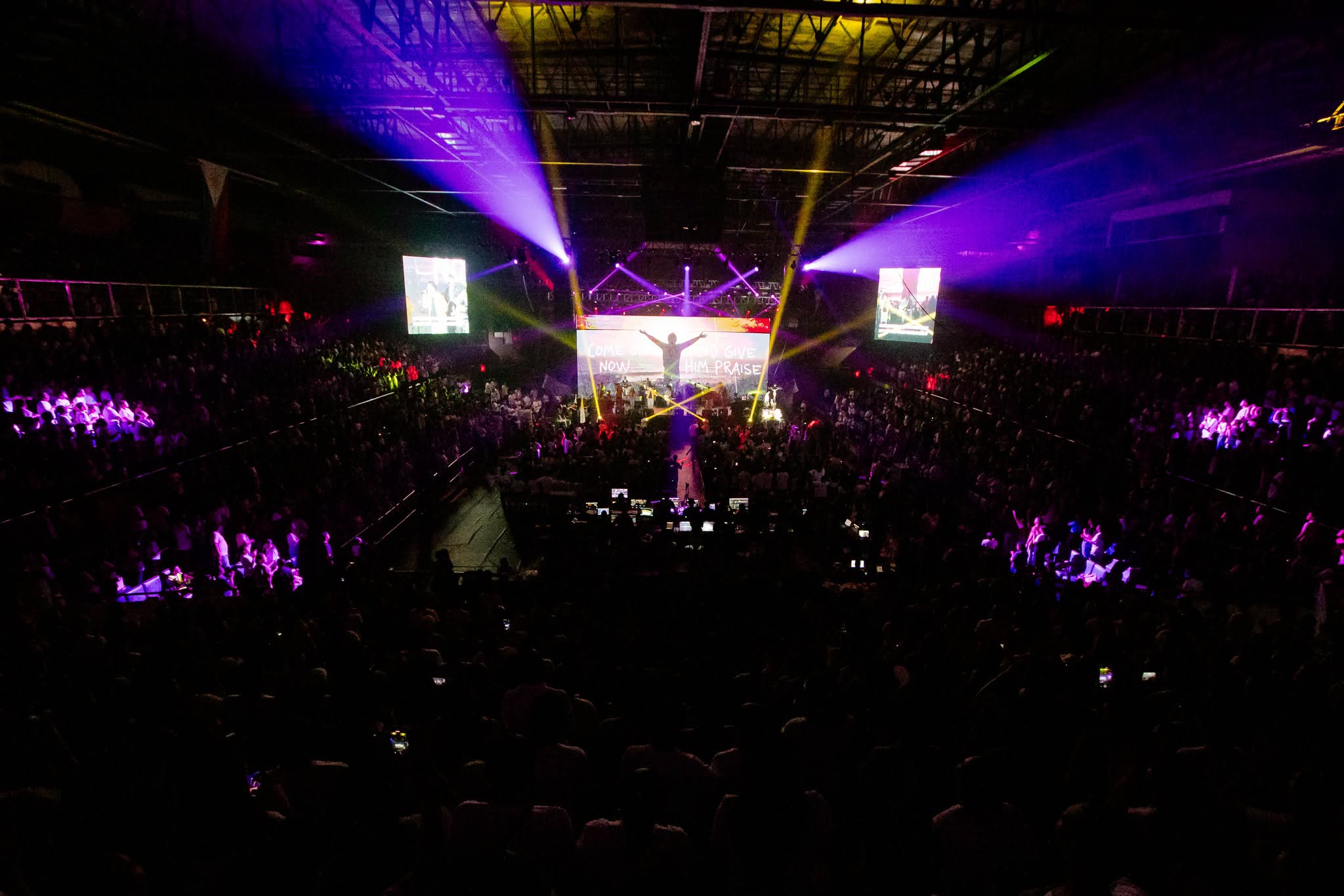 picture of the liveoud stage with silhoutte of the crowd