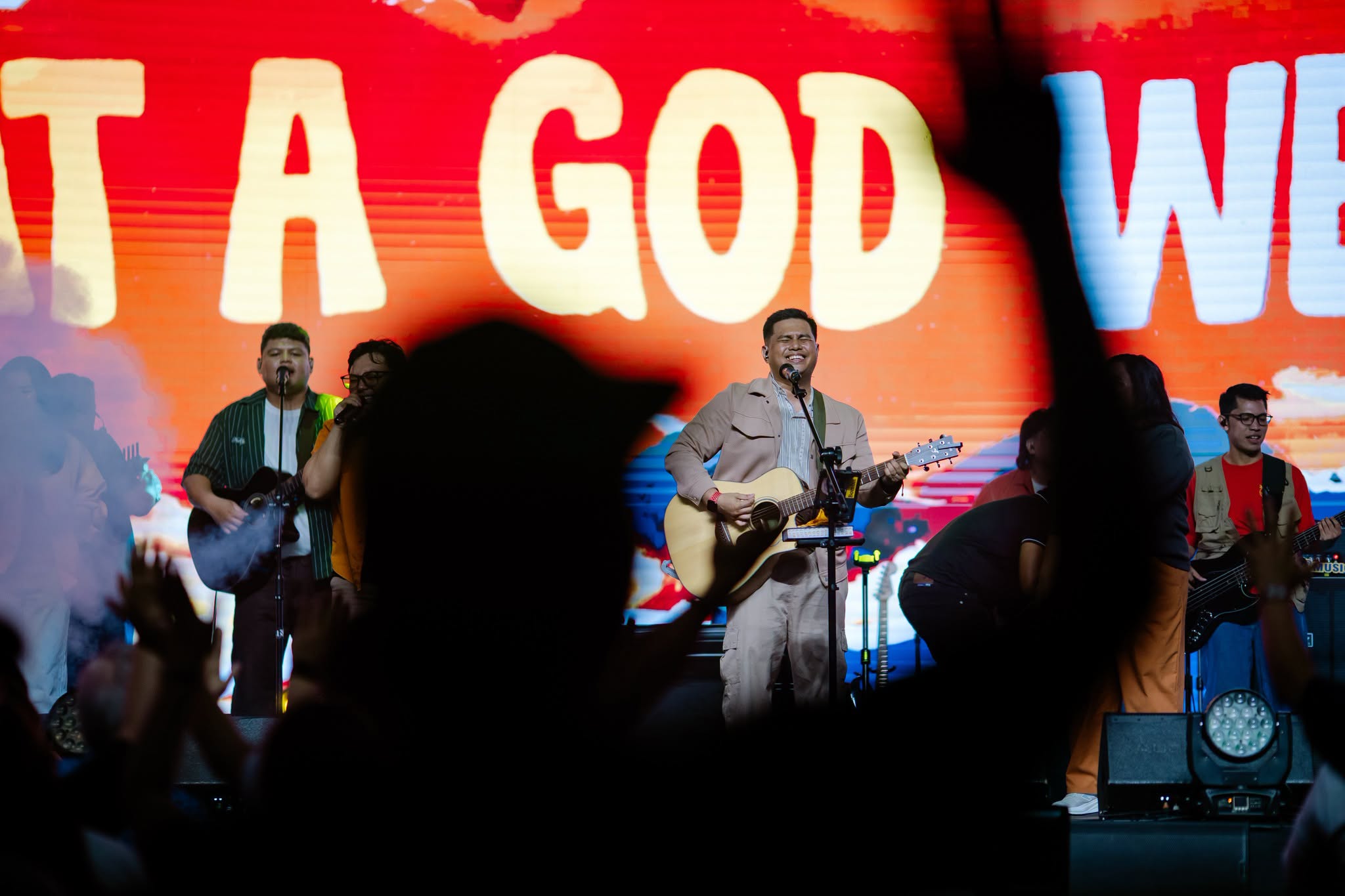picture of Mac quinto with the liveloud band